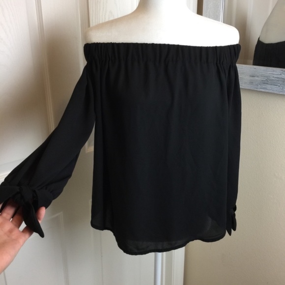 Premise Studio off shoulder black blouse - Picture 1 of 3